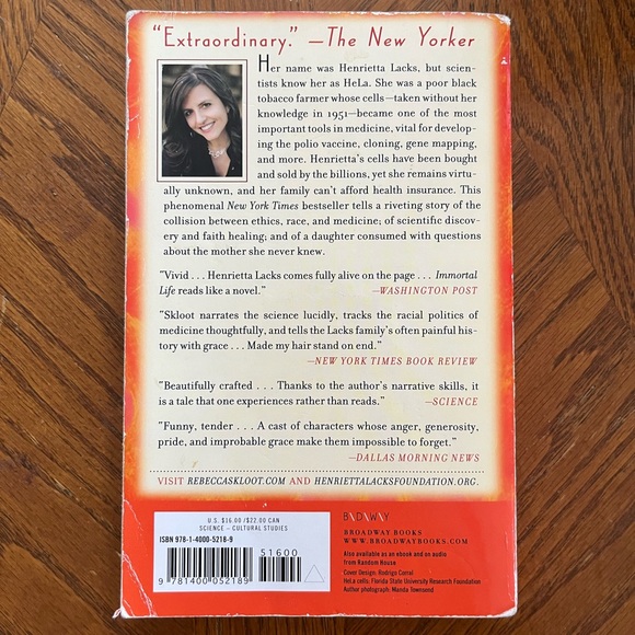The Immortal Life of Henrietta Lacks by Rebecca Skloot - Picture 3 of 3